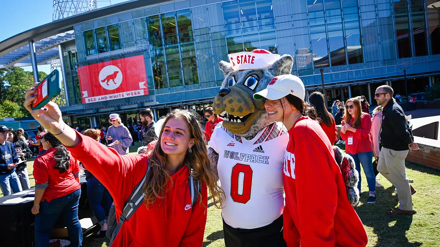 Students pose with Mr. Wuf on Stafford Commons during Red and White Week.