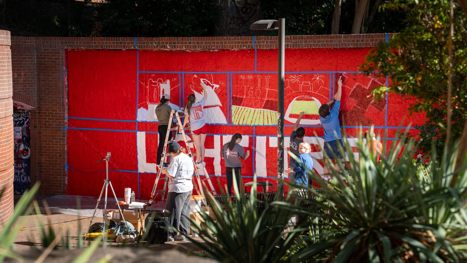 Student Alumni Association painting mural
